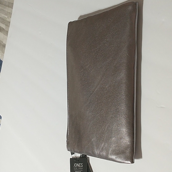 Jones New York silver charging pouch purse - Picture 12 of 14